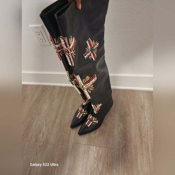 Azalea Wang JAZLYN-BLACK CROSS WESTERN BOOT - Picture 3 of 8